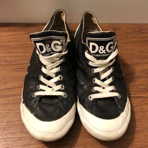 Worn for a about 8mths. Fits size 11.5 ft-12 ft.